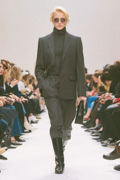 Look 28